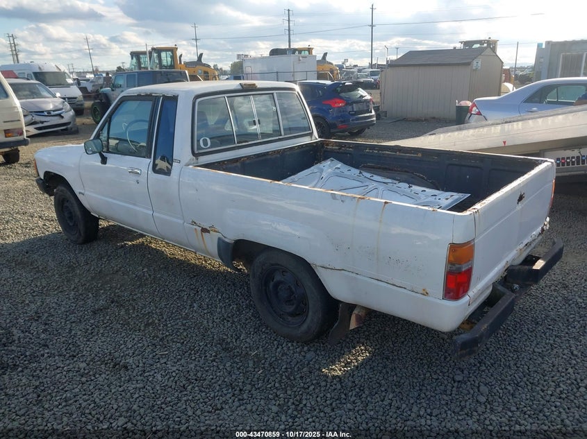 JT4RN56S1E0063775 1984 TOYOTA PICKUP photo no. 3
