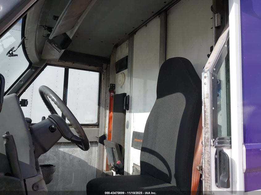 2013 Isuzu Commercial Van VIN: JALB4T17XD7W00692 Lot: 43470899