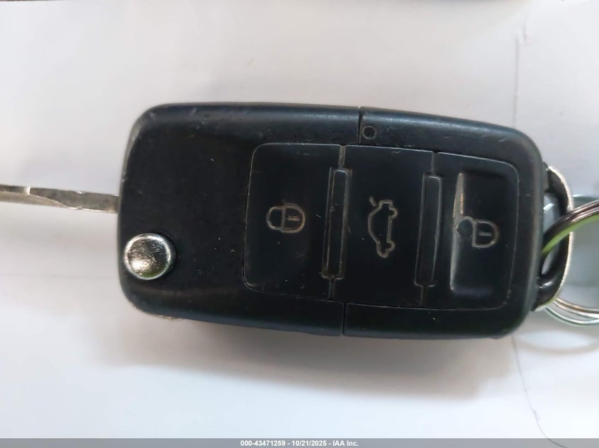 2007 Volkswagen New Beetle Triple White VIN: 3VWFF31Y17M411698 Lot: 43471259