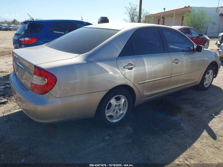 4T1BF30K52U025784 2002 TOYOTA CAMRY photo no. 4