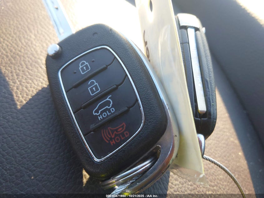 2017 HYUNDAI SANTA FE SE KM8SM4HF2HU198271