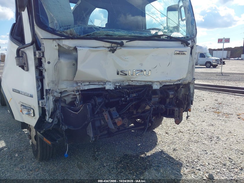 JALE5W166H7300303 2017 ISUZU  photo no. 11