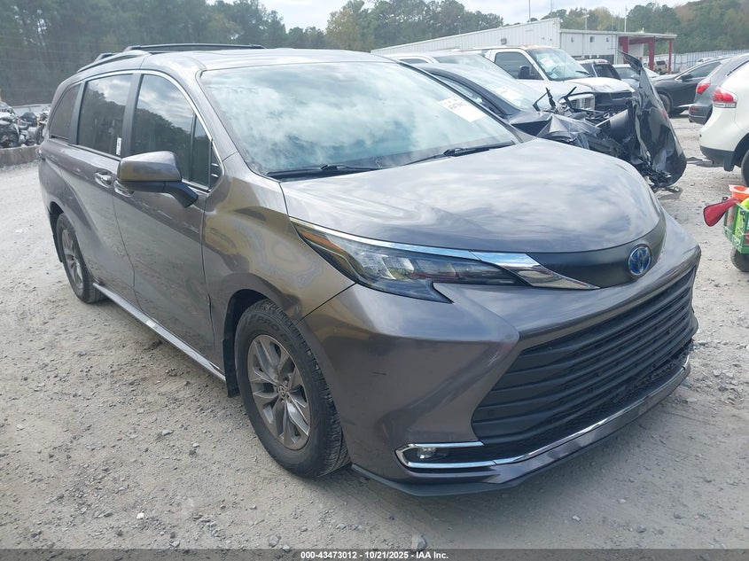 2024 TOYOTA SIENNA XLE - 5TDYRKEC4RS205368