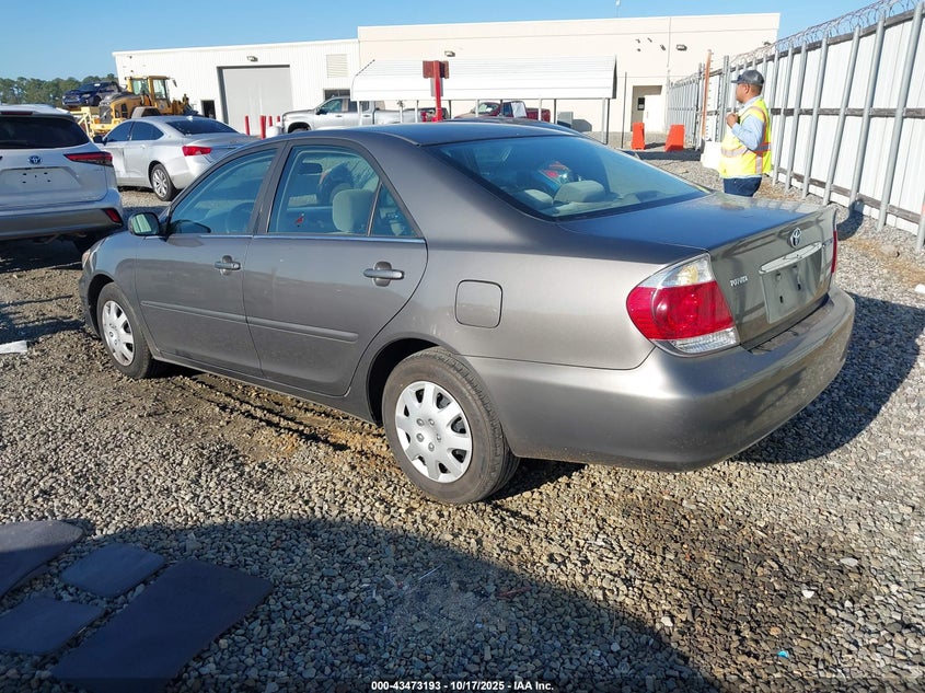 4T1BE32KX5U523368 2005 TOYOTA CAMRY photo no. 3