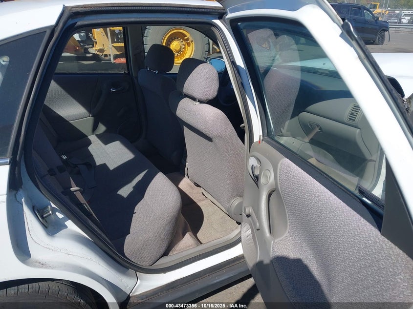 1G8JS52F9YY679884 2000 SATURN LS photo no. 8