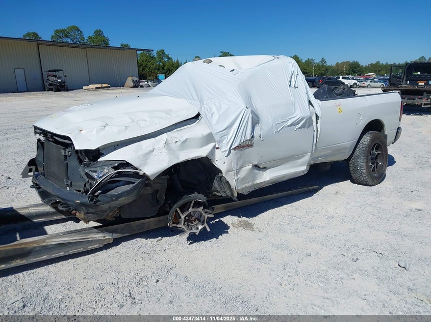 Vin: 3c6mr5alxjg427817, lot: 43968351, ram 2500 tradesman  4x4 8' box 20182