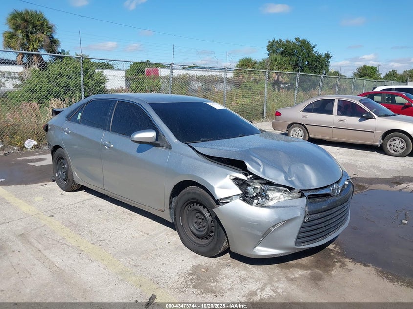 TOYOTA CAMRY LE