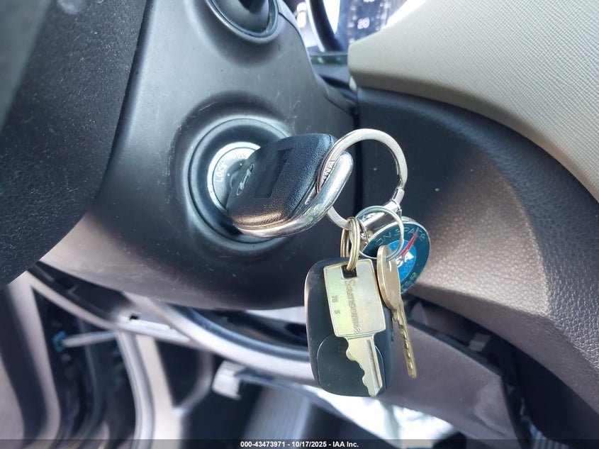 2017 HYUNDAI SANTA FE SE KM8SM4HF8HU246582