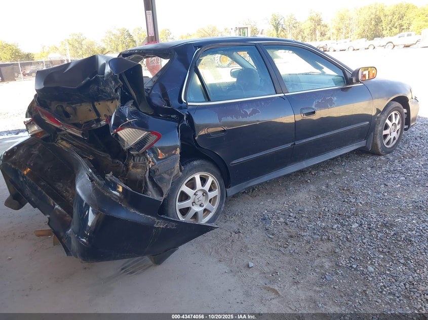 1HGCG56752A041233 2002 HONDA ACCORD photo no. 4