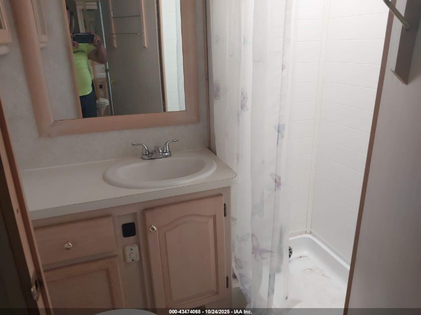 2001 Ford F550 Super Duty Stripped Chass VIN: 1FCNF53S010A13363 Lot: 43474068