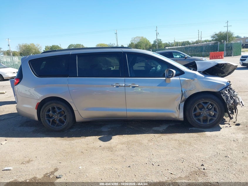 2018 Chrysler Pacifica Touring L Plus VIN: 2C4RC1EG9JR236325 Lot: 43474395