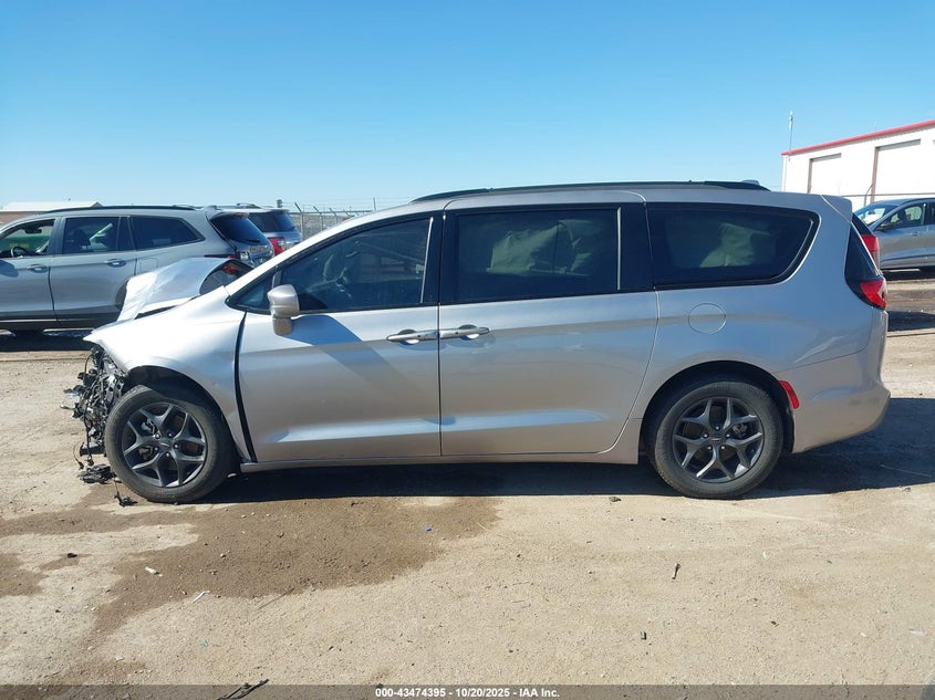 2018 Chrysler Pacifica Touring L Plus VIN: 2C4RC1EG9JR236325 Lot: 43474395