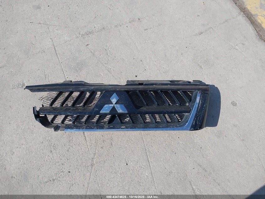 2005 Mitsubishi Montero Limited VIN: JA4MW51SX5J002752 Lot: 43474625