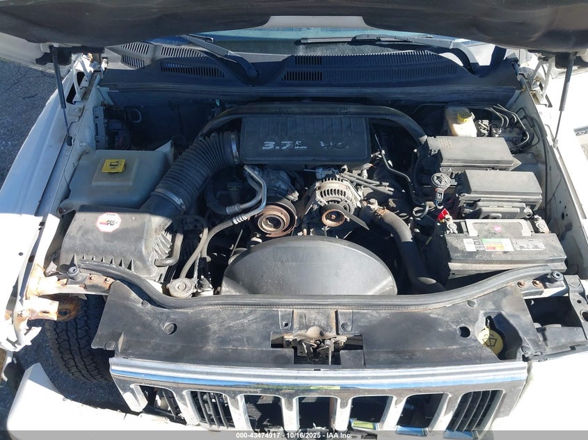 2008 Jeep Commander Sport VIN: 1J8HG48K48C146335 Lot: 43474917