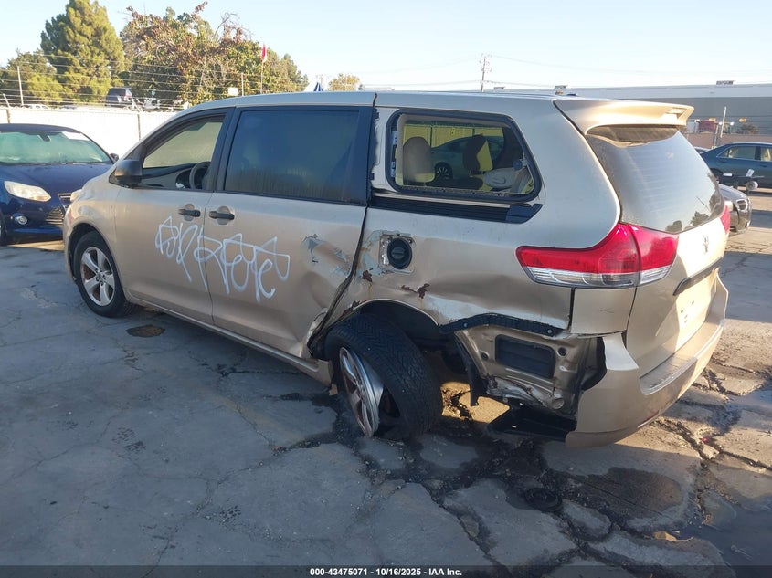 5TDZK3DC0ES435998 2014 TOYOTA SIENNA photo no. 3