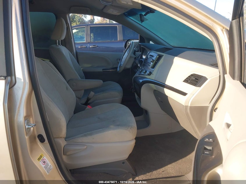 5TDZK3DC0ES435998 2014 TOYOTA SIENNA photo no. 5