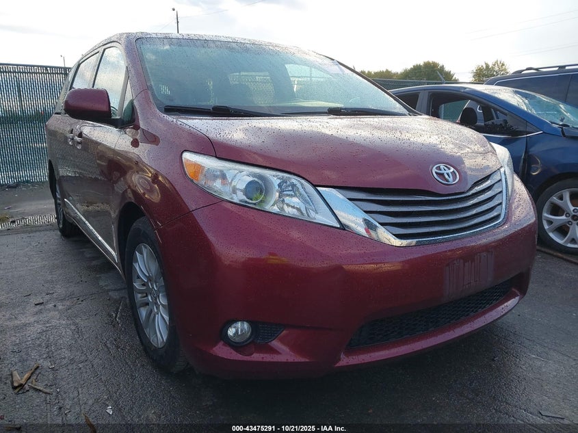 2015 TOYOTA SIENNA XLE 8 PASSENGER - 5TDYK3DC2FS648531
