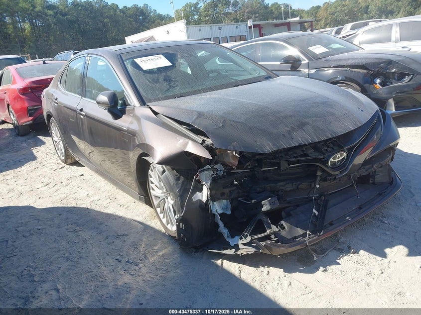 2018 TOYOTA CAMRY XLE - 4T1B11HK2JU104514