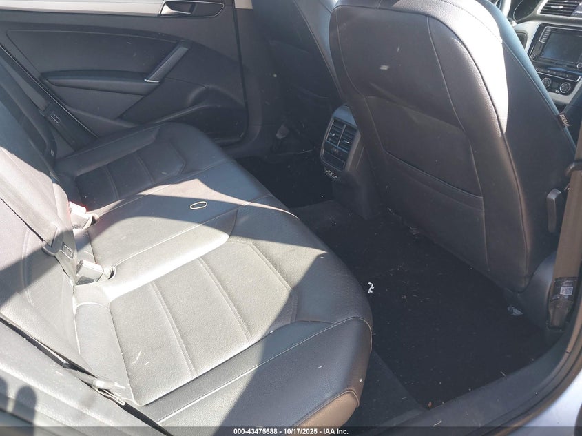 2019 VOLKSWAGEN PASSAT 2.0T WOLFSBURG EDITION 1VWLA7A32KC013648