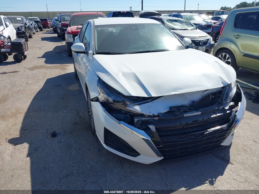 NISSAN ALTIMA SV FWD