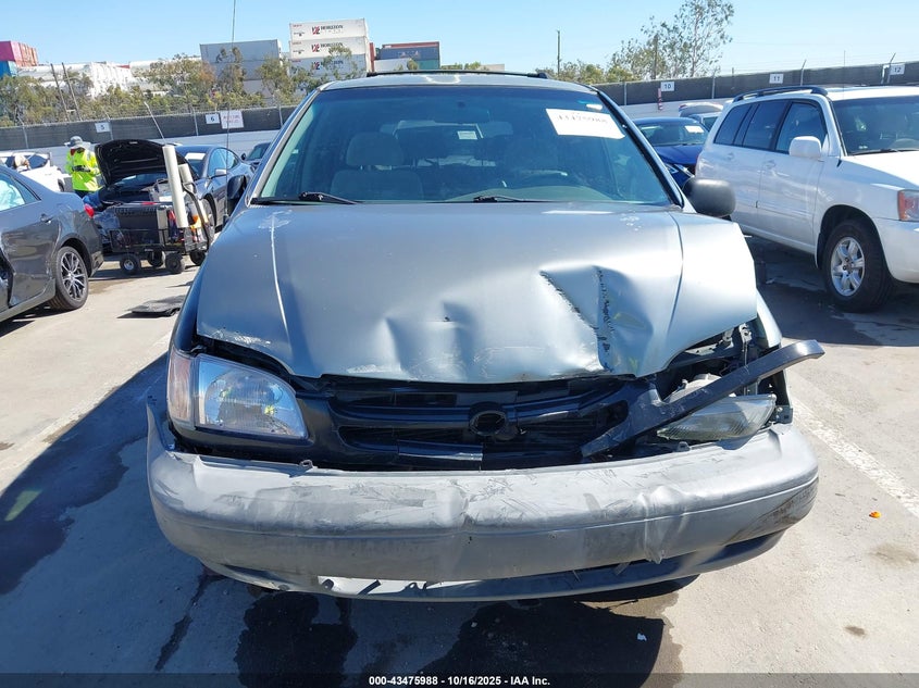 1998 Toyota Sienna Le VIN: 4T3ZF13C9WU021130 Lot: 43475988