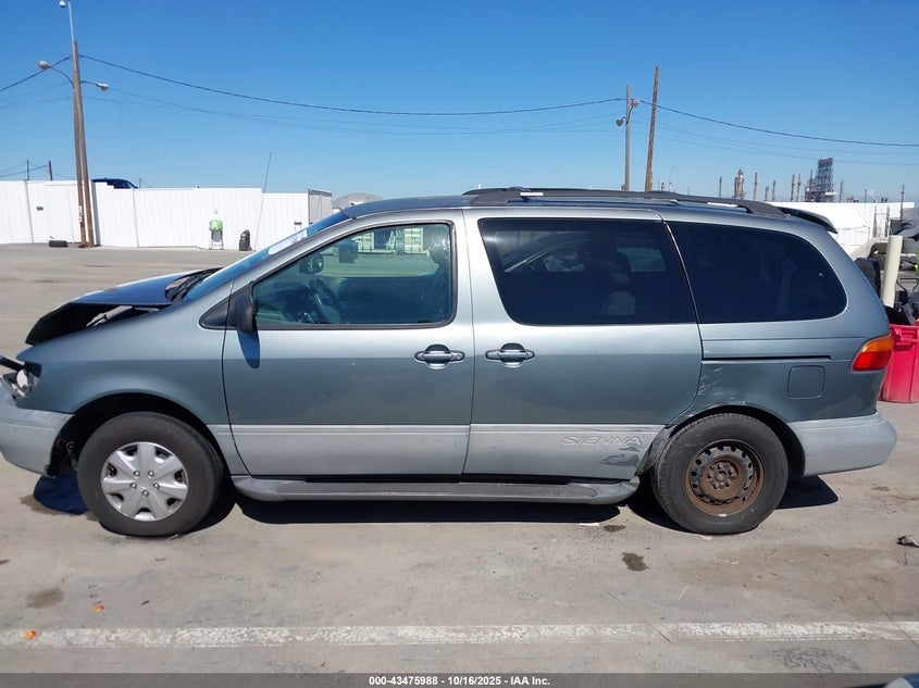 1998 Toyota Sienna Le VIN: 4T3ZF13C9WU021130 Lot: 43475988