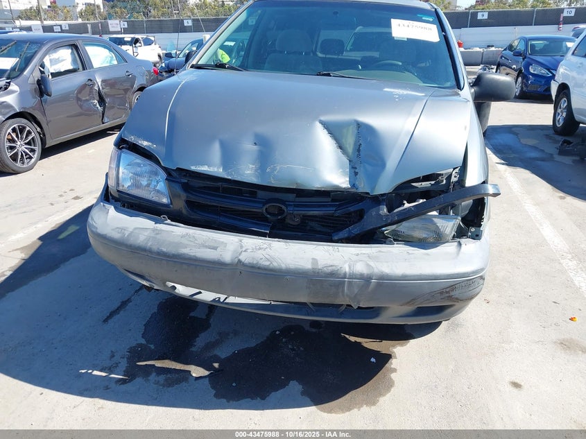 1998 Toyota Sienna Le VIN: 4T3ZF13C9WU021130 Lot: 43475988