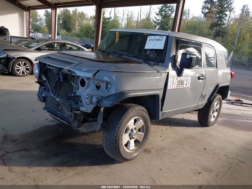JTEBU4BF3EK183777 2014 TOYOTA FJ CRUISER photo no. 2