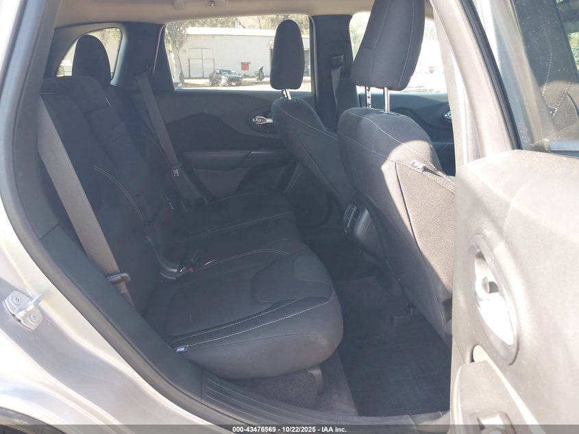 2016 Jeep Cherokee Latitude VIN: 1C4PJLCB0GW350701 Lot: 43476569