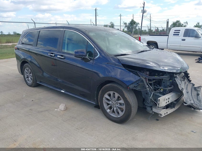 2023 TOYOTA SIENNA XLE - 5TDYRKECXPS173474