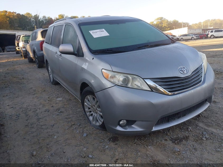 2013 TOYOTA SIENNA XLE V6 8 PASSENGER - 5TDYK3DC1DS320384