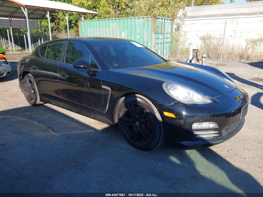 PORSCHE PANAMERA 4