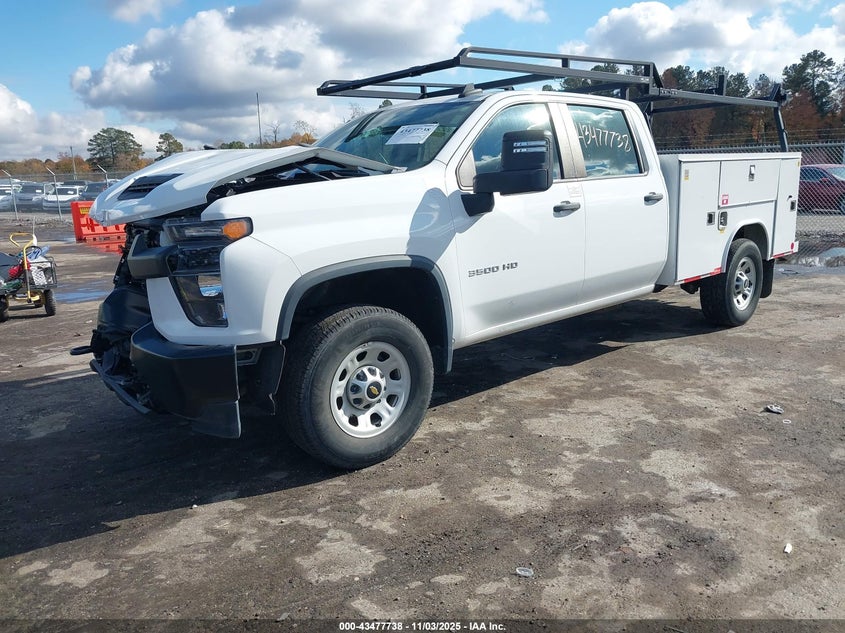 1GB4YSE75NF196828 2022 CHEVROLET SILVERADO photo no. 2