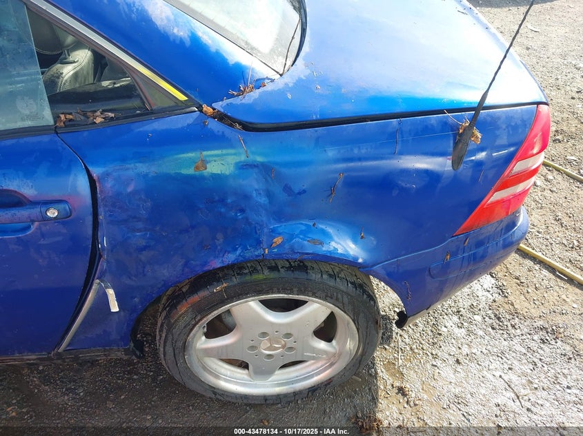 2000 Mercedes-Benz Slk 230 Kompressor VIN: WDBKK47F5YF145935 Lot: 43478134