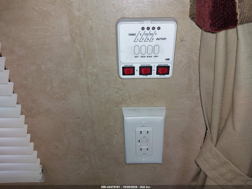 1UJBJ0BM2B78E0115 2011   photo no. 7