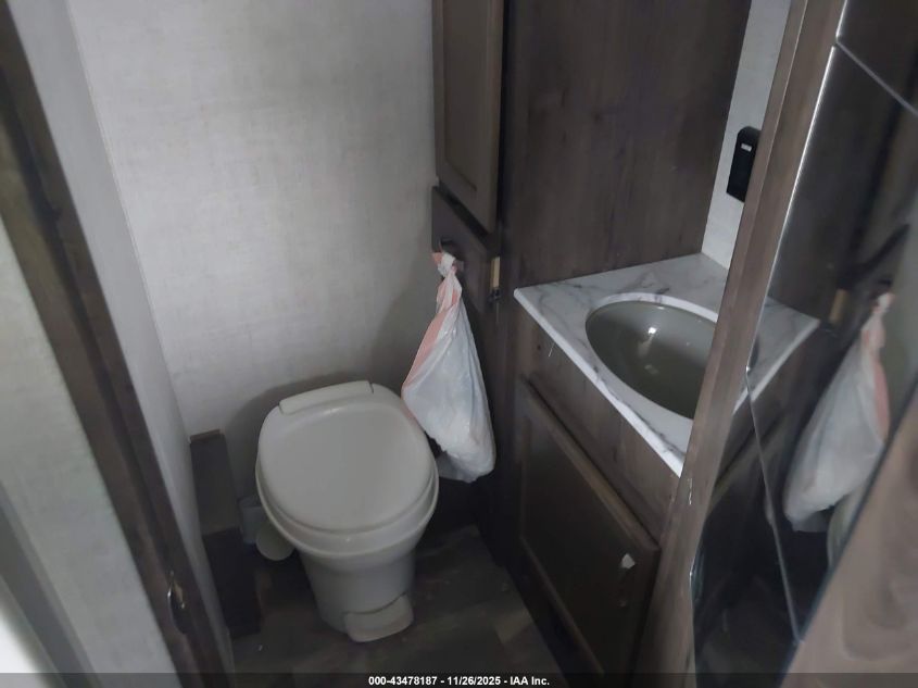 2022 Ford E-450 Cutaway VIN: 1FDXE4FN4NDC20778 Lot: 43478187