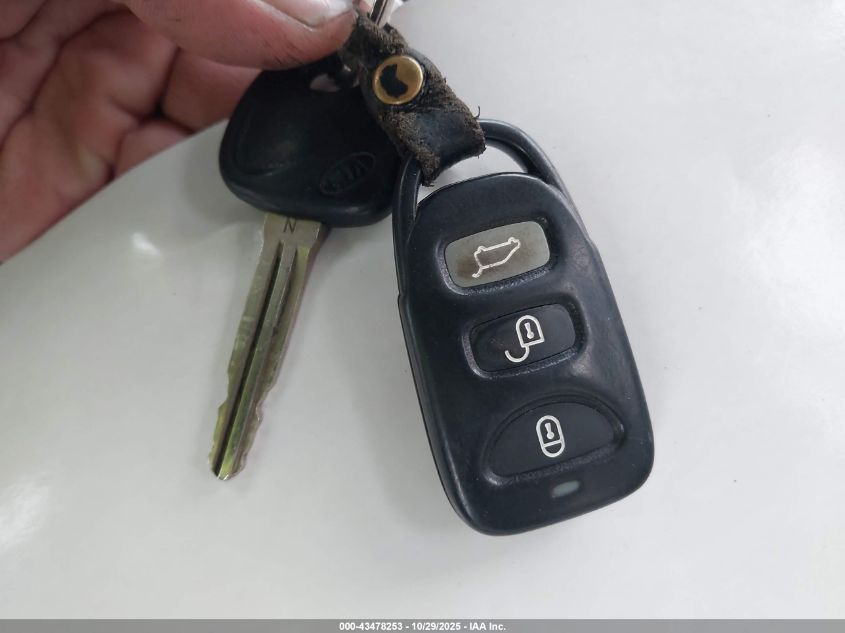 2007 Kia Rondo Lx V6 VIN: KNAFG526977112329 Lot: 43478253