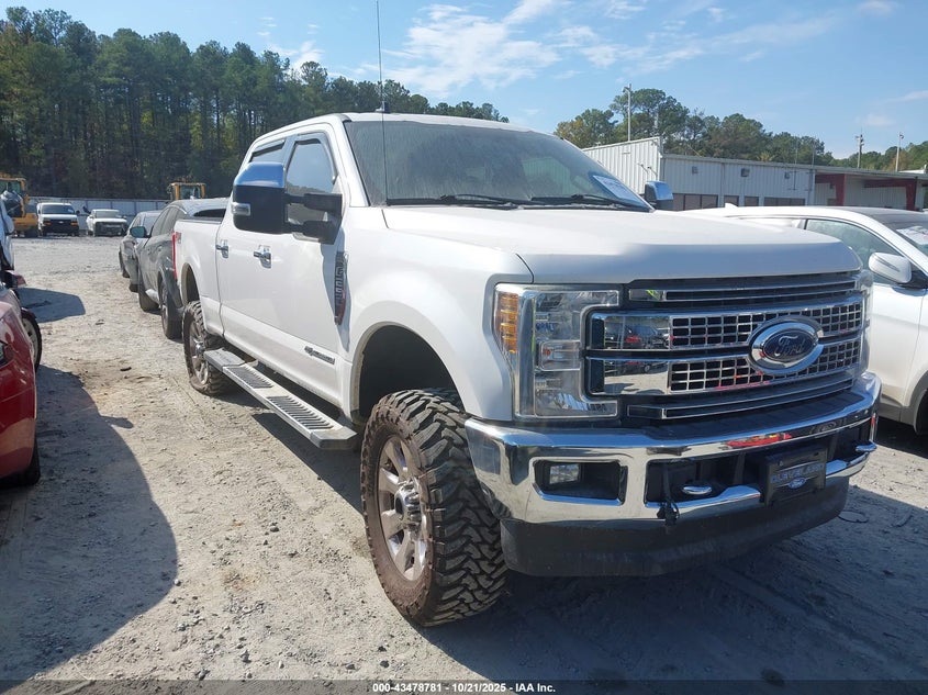 FORD F-250 LARIAT