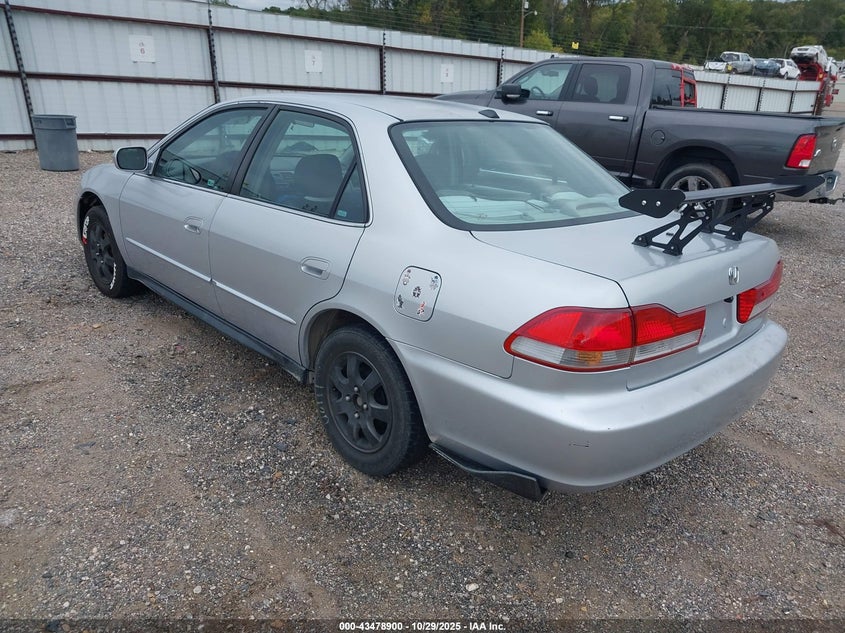 1HGCG56421A080494 2001 HONDA ACCORD photo no. 3