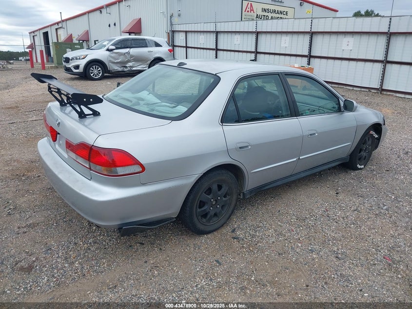 1HGCG56421A080494 2001 HONDA ACCORD photo no. 4