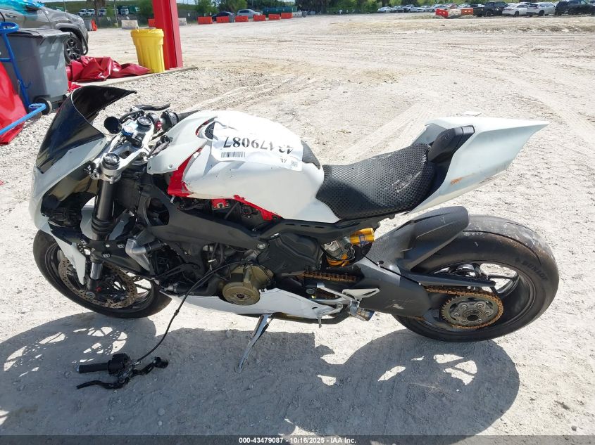 2022 Ducati Panigale V4S VIN: ZDMDAGWW6NB000300 Lot: 43479087