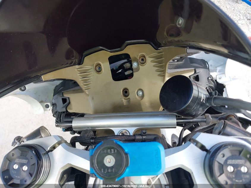 2022 Ducati Panigale V4S VIN: ZDMDAGWW6NB000300 Lot: 43479087