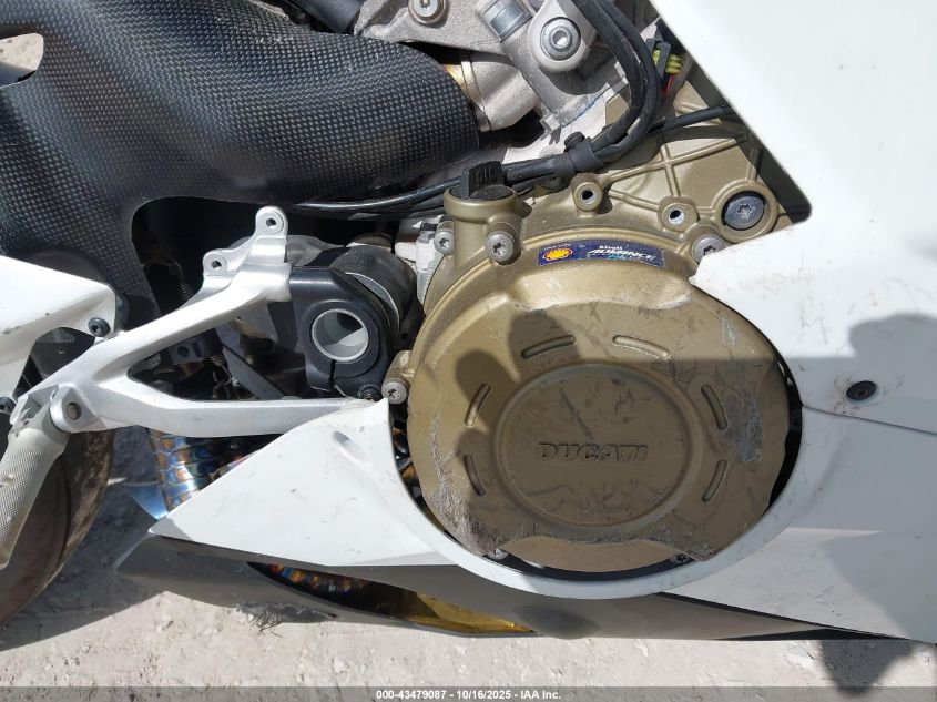 2022 Ducati Panigale V4S VIN: ZDMDAGWW6NB000300 Lot: 43479087