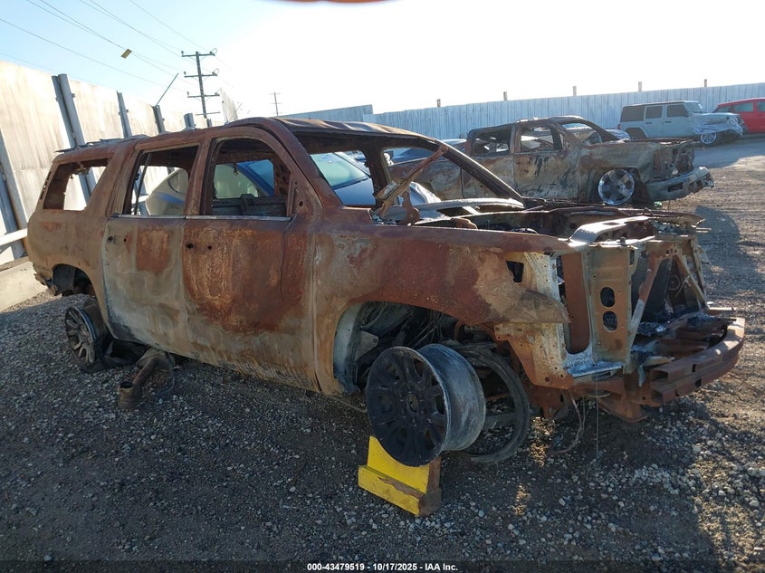 CHEVROLET SUBURBAN LT