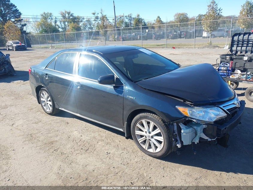 TOYOTA CAMRY HYBRID XLE