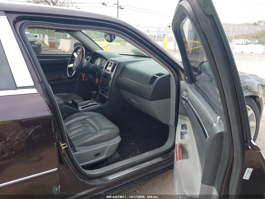 2C3AA63H65H577130 2005 CHRYSLER 300C photo no. 5