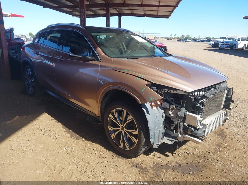 INFINITI QX30 PREMIUM