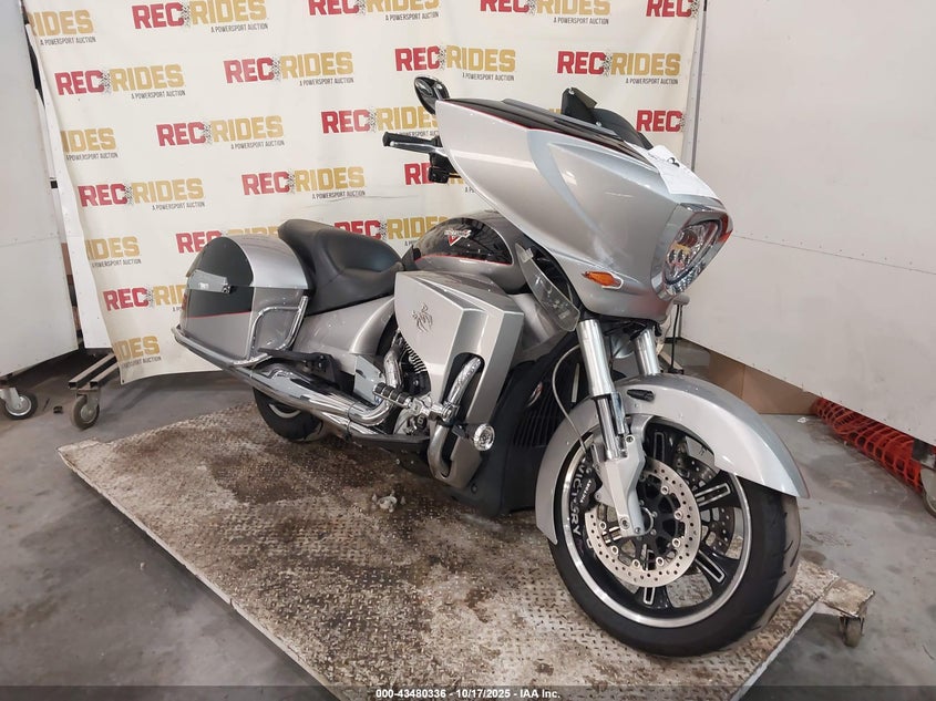 2017 VICTORY MOTORCYCLES CROSS COUNTRY TOUR - 5VPXTAAA2H3057041