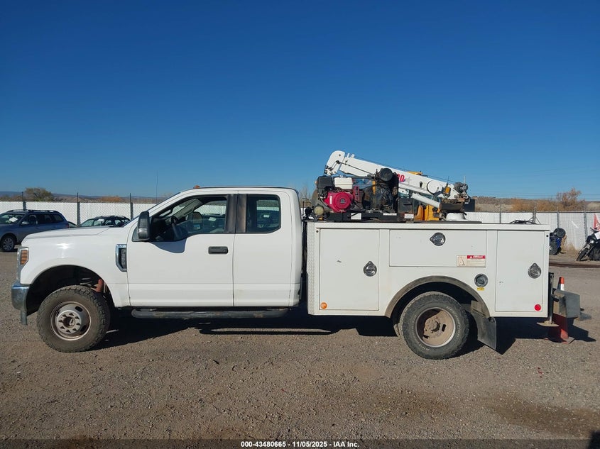 2018 Ford F-350 Chassis Xl VIN: 1FD8X3H65JEC27905 Lot: 43480665