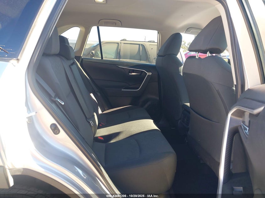 2024 TOYOTA RAV4 XLE 2T3W1RFV3RC258019